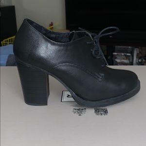 Women’s size 8 shoes
